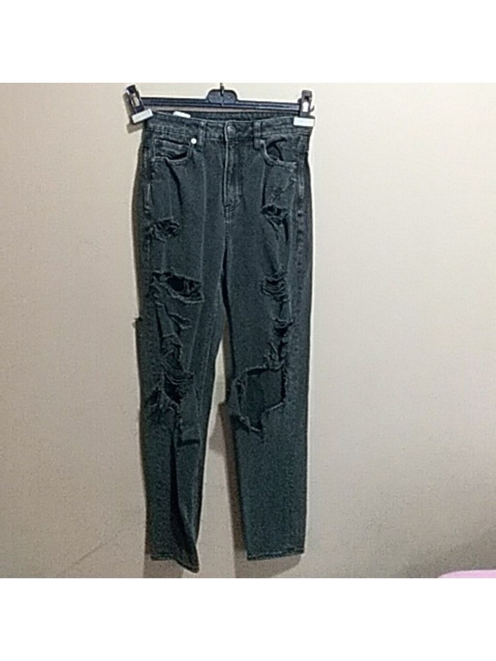 American eagle ripped jeans size 00